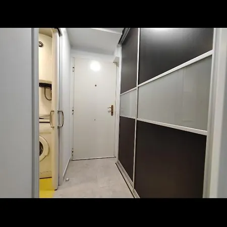Апартаменти Center Very Bright Studio And Lots Of Sun Wifi